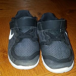 Toddler Nike Tennis shoes